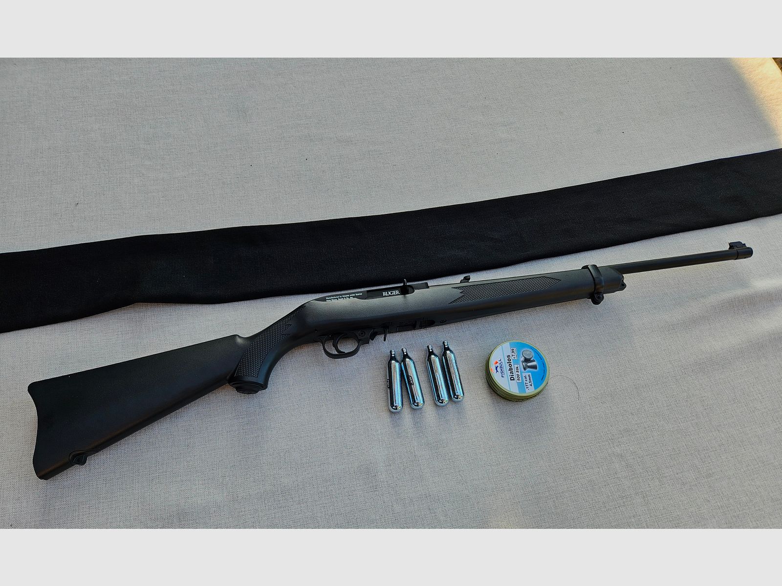 Ruger 10/22 CO2 4,5mm Luftgewehr mit Magazin 