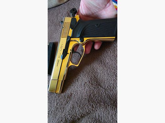 Blank firing pistol by 'Browning' cal. 9mm, P. A. K, in black/gold plated, used condition, but fully functional.