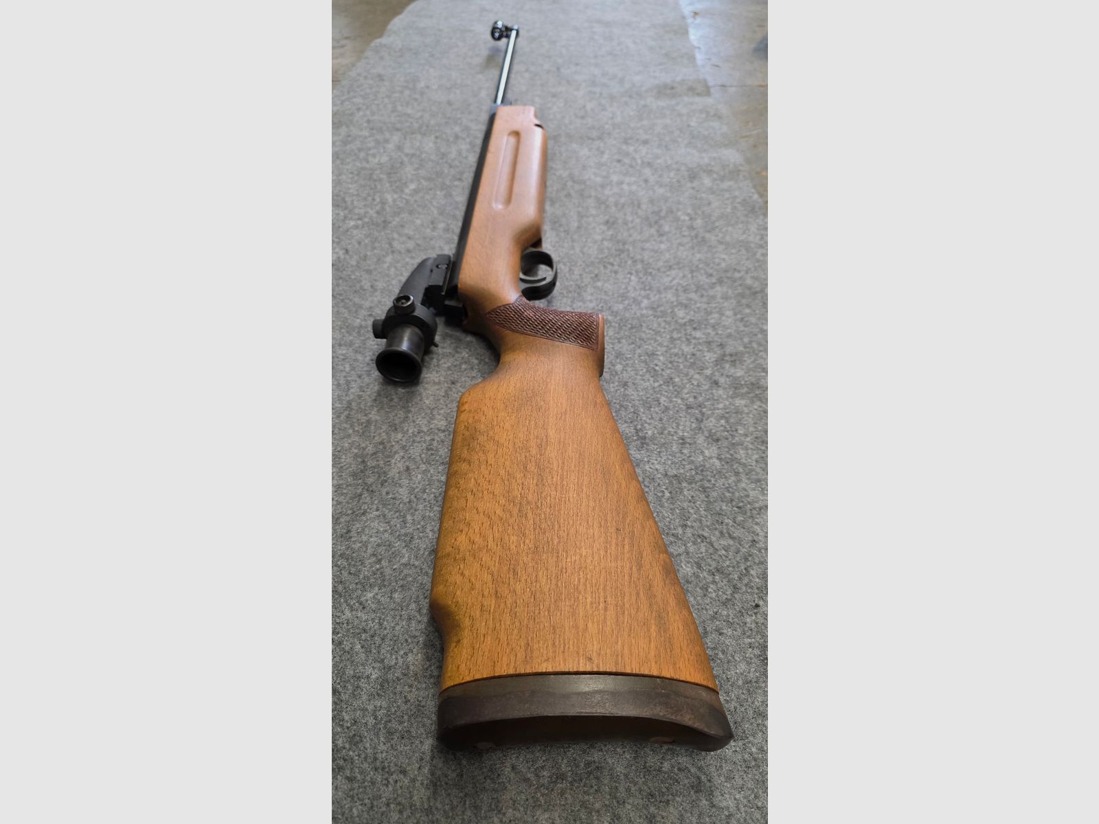 W kolbie Mod. 311 karabinu powietrznego Knicker Haenel 303-8 Super w doskonałym stanie (nieprzerabiany!) z diopterem
