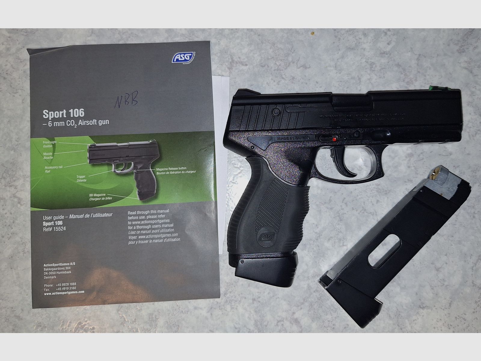 5 pistolets Airsoft NBB avec mallette