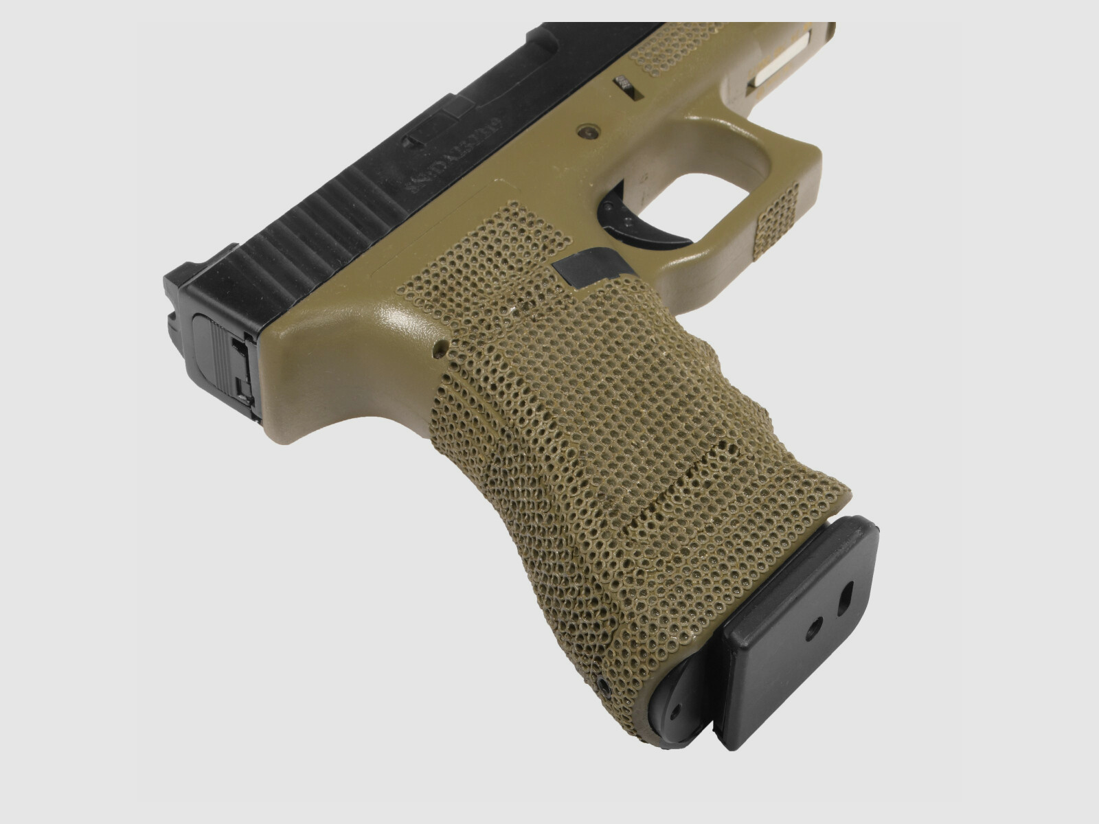 P04 GBB Airsoft Pistole in Oliv | Delta Armory