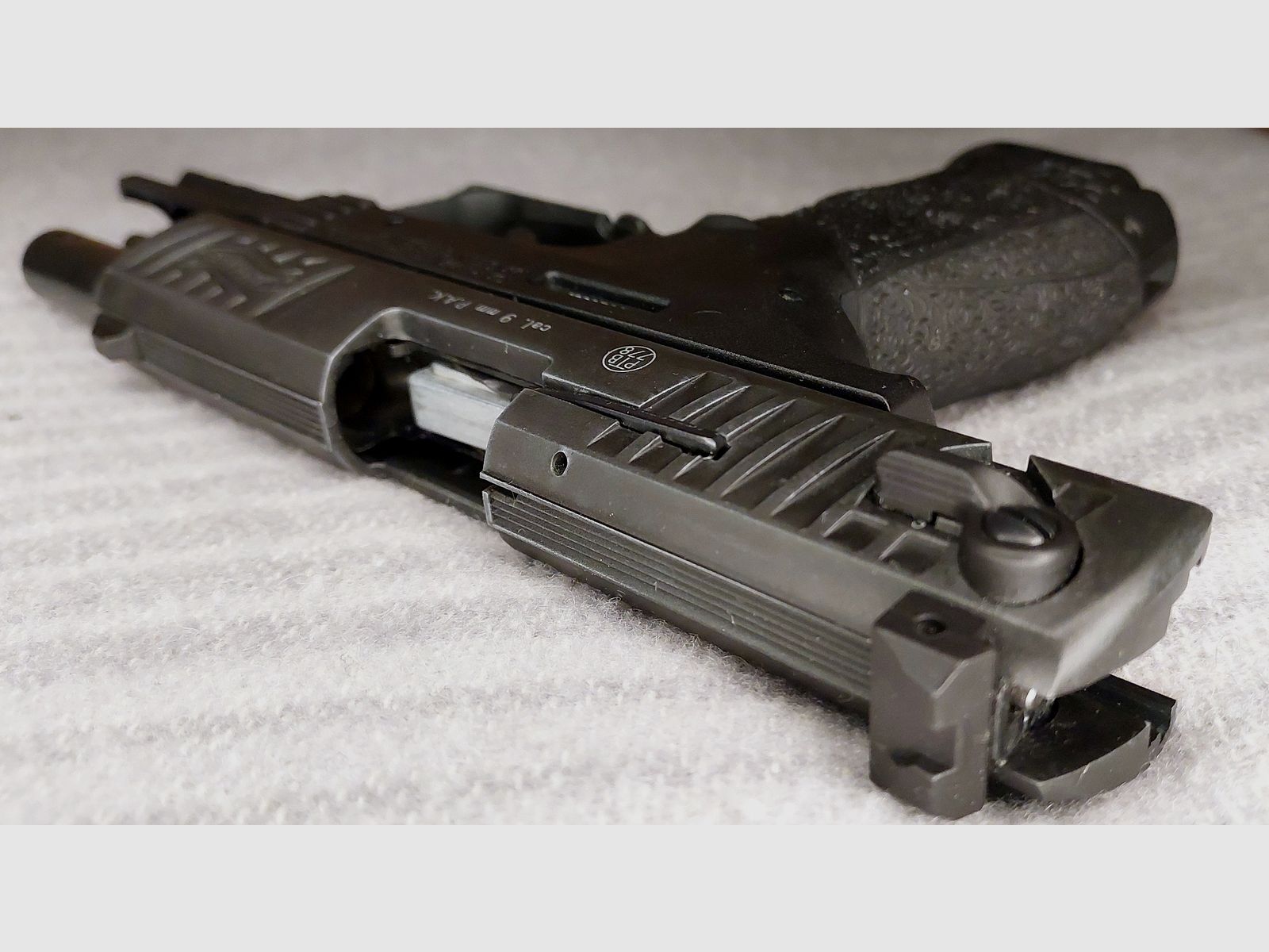 Walther P22Q blank firing pistol 9mm P.A.K. black (PTB 778) [P 22 Q] 2 magazines