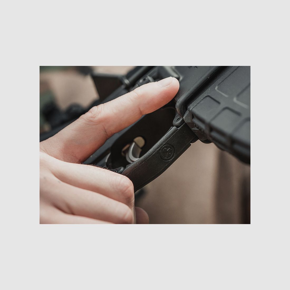 MAGPUL extended trigger guard polymer for AR15