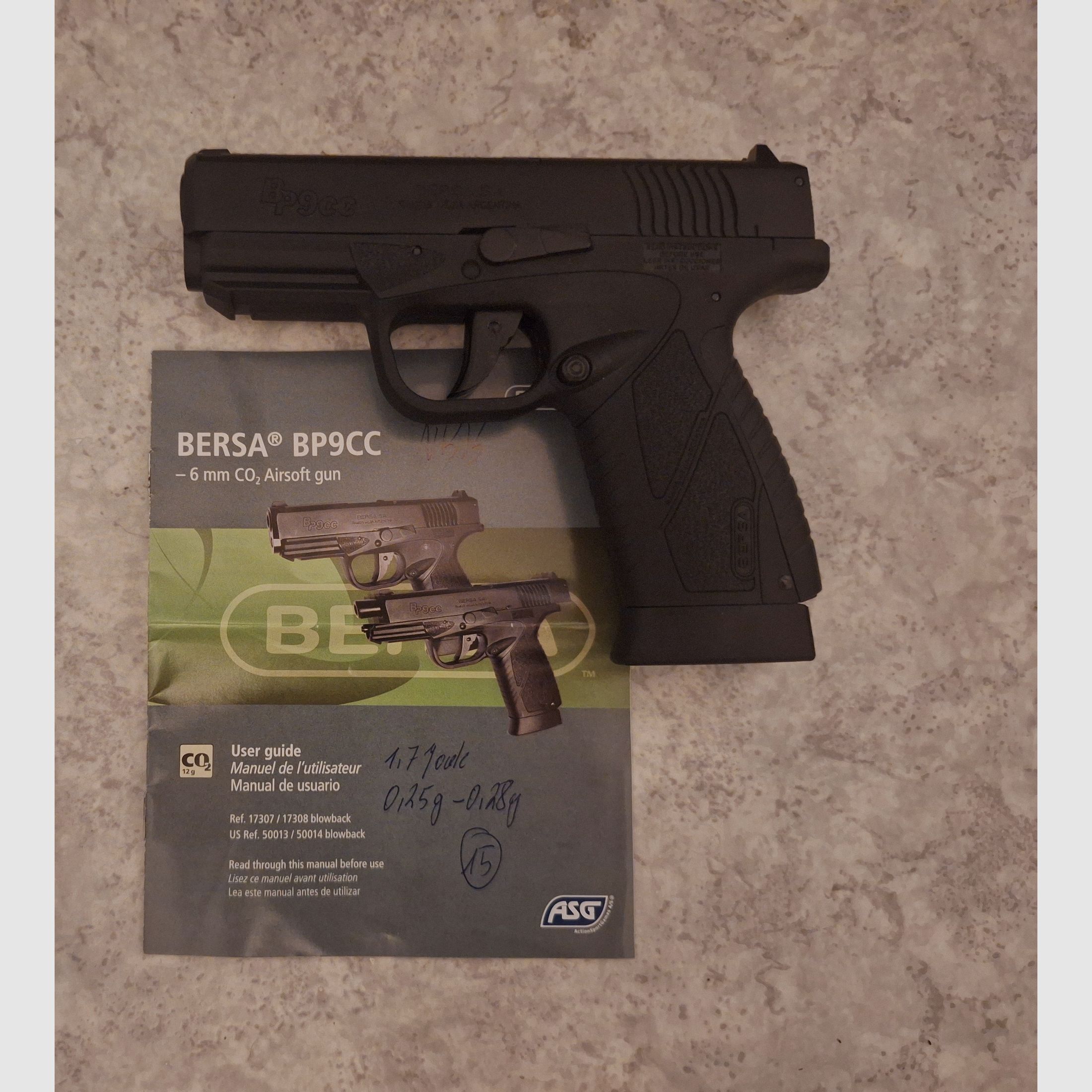 Pistolenverzameling + koffer met schuimrubberen inlegstukken (Glock, Bersa, HK 45, 24/7)