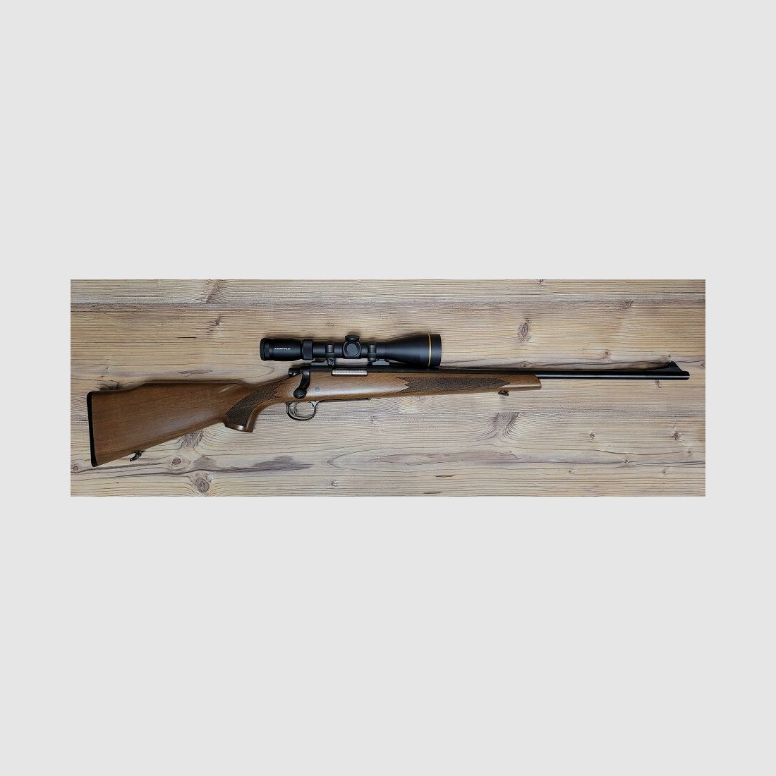 Remington 700 mit Holzschaft & Leupold 3-9x50 VX R