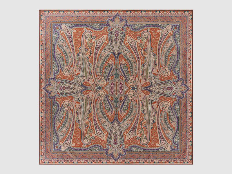 Tuch aus reiner Twillseide rolliert mit sandwashed – Finishing zeitlose Zimtfarbe im Understatement-Stil, Bild 2 von 3