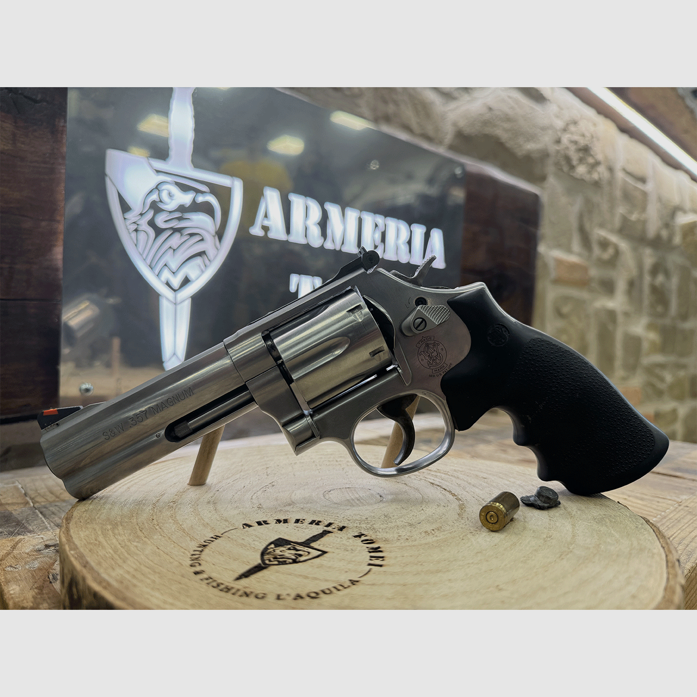 USED – REVOLVER – SMITH & WESSON MOD. 686-6 4" cal. 357 Mag., image 1 of 5