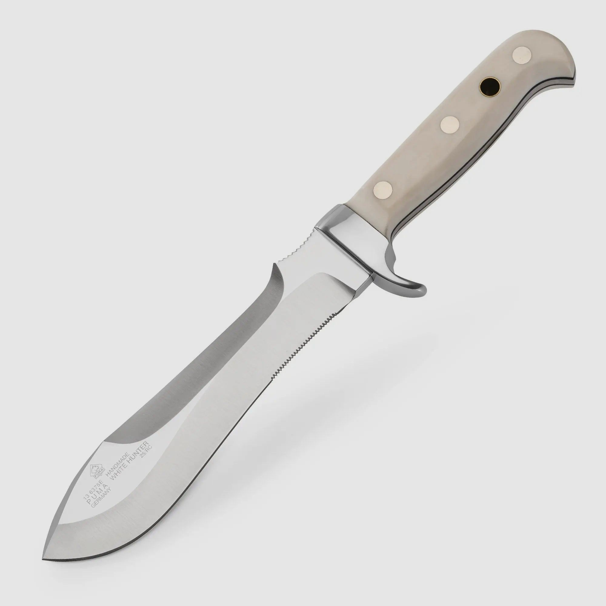 PUMA white hunter, elephant with wooden gift box