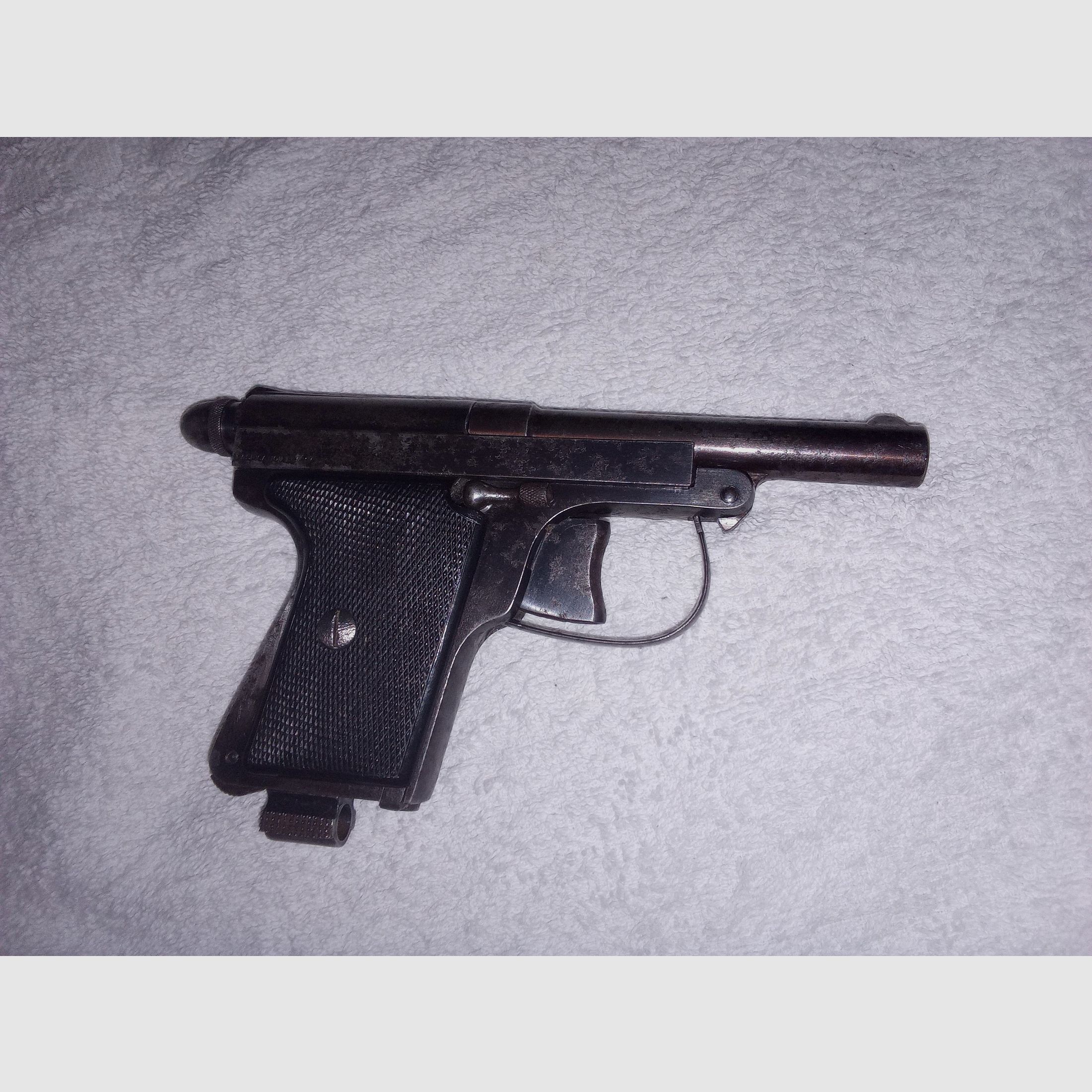 PISTOLET MANUFRANCE Francuski Policjant kal. 6,35 mm ( 25 ACP LUB 25 AUTO ) KATEGORIA B