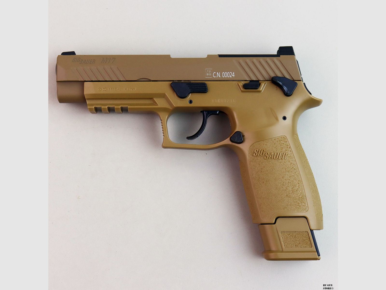 SIG SAUER AIR M17 CO2 4.5 COYOTE Pistol, afbeelding 1 van 6