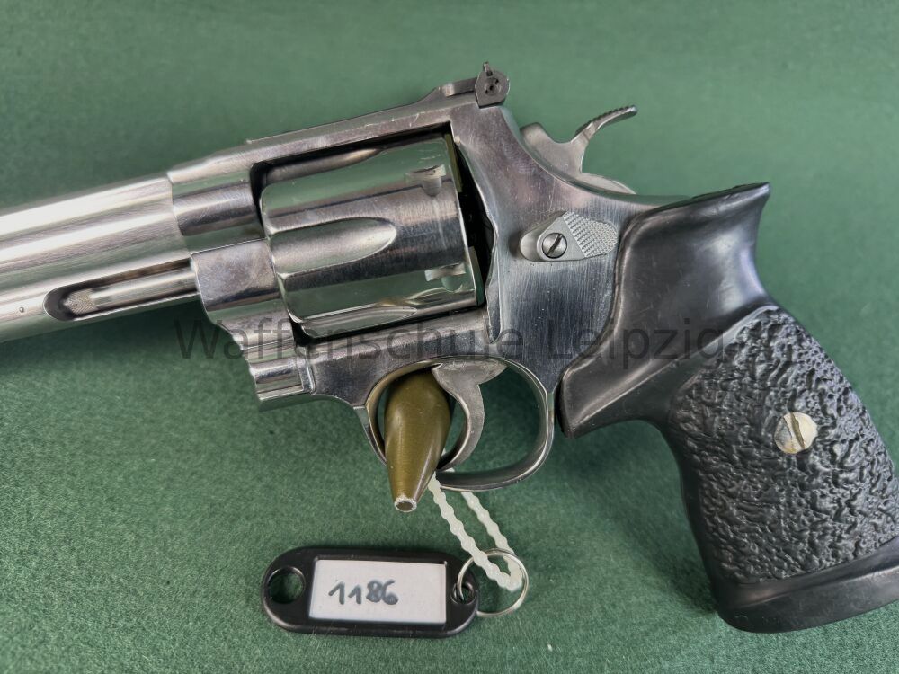 Smith & Wesson 629-5 Classic