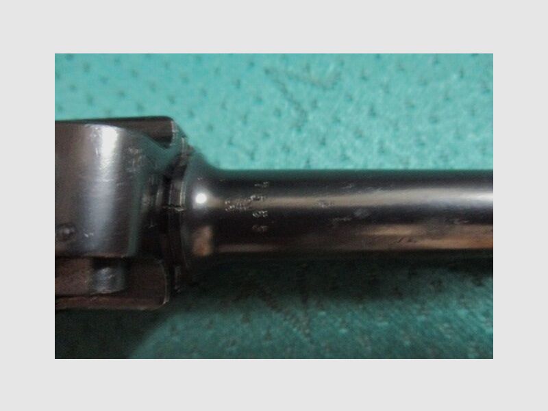Pistolet 08 de la police populaire Vopo avec tampon 08