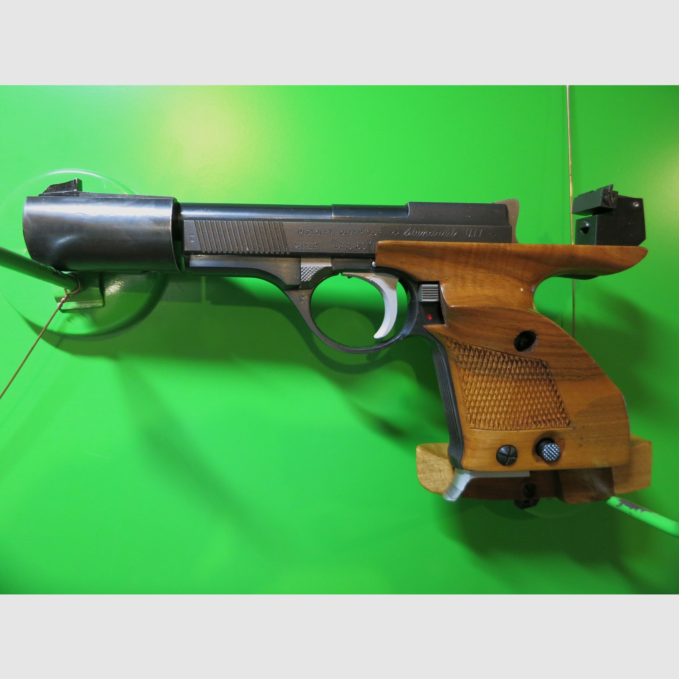 UNIQUE model "DES 69", top competition weapon, 22lr, adjustable sport grip #71-