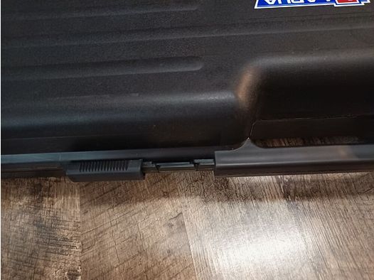 Diverse harde koffers verschillende