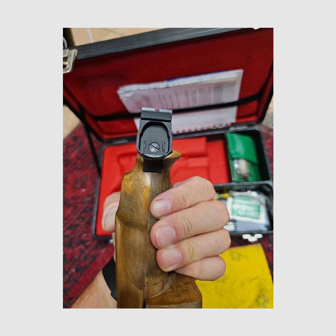 Hämmerli International – High-quality Swiss match pistol in caliber .22 l.r. in very good condition with case and accessories from an estate.