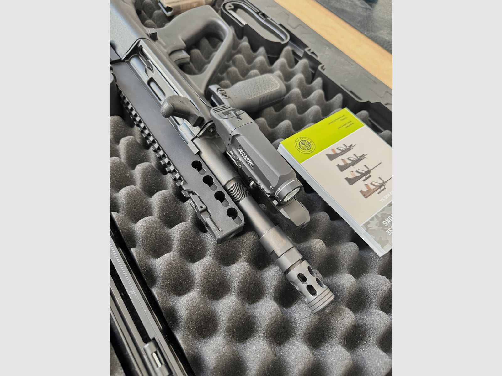 Steyr AUG-Z A3 S.W.A.T. incl EOTECH XPS2-0 & Streamlight TLR RM2