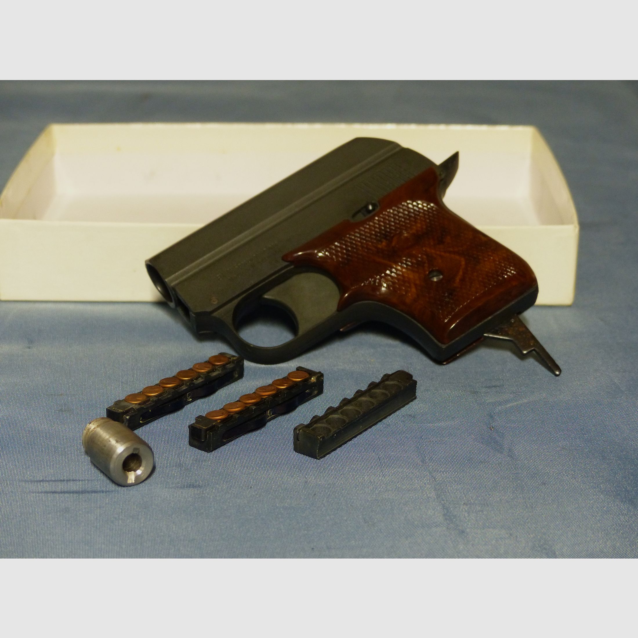 Blank gas pistol EM-GE 63 Cal. 6 mm bang PTB 6 original packaging 3 magazines vintage