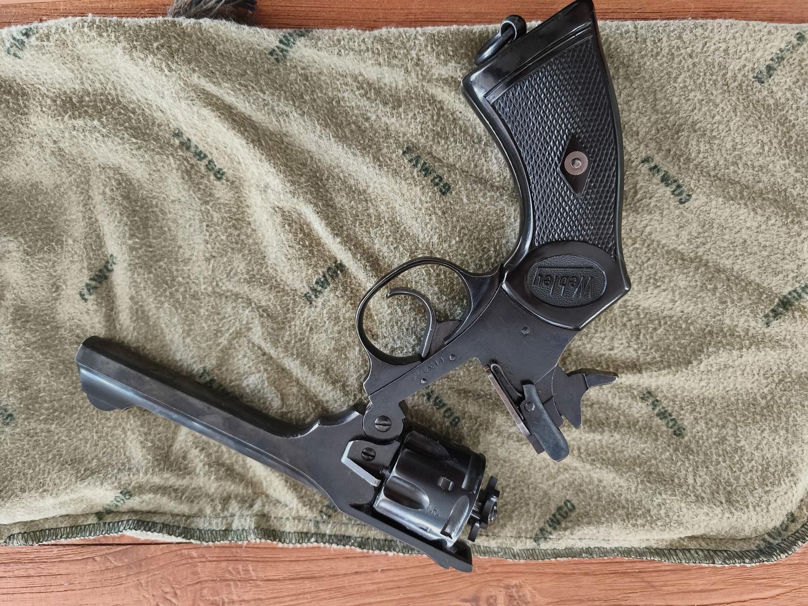 Webley MK  lV  38 S&W