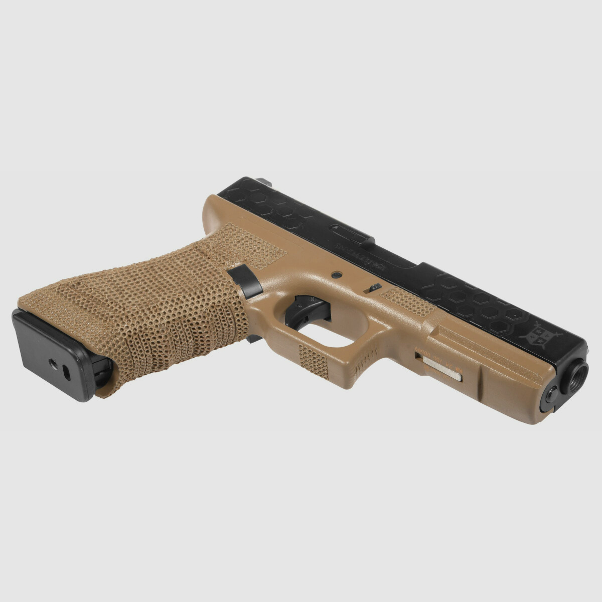 P03 GBB Airsoft Pistole in TAN | Delta Armory