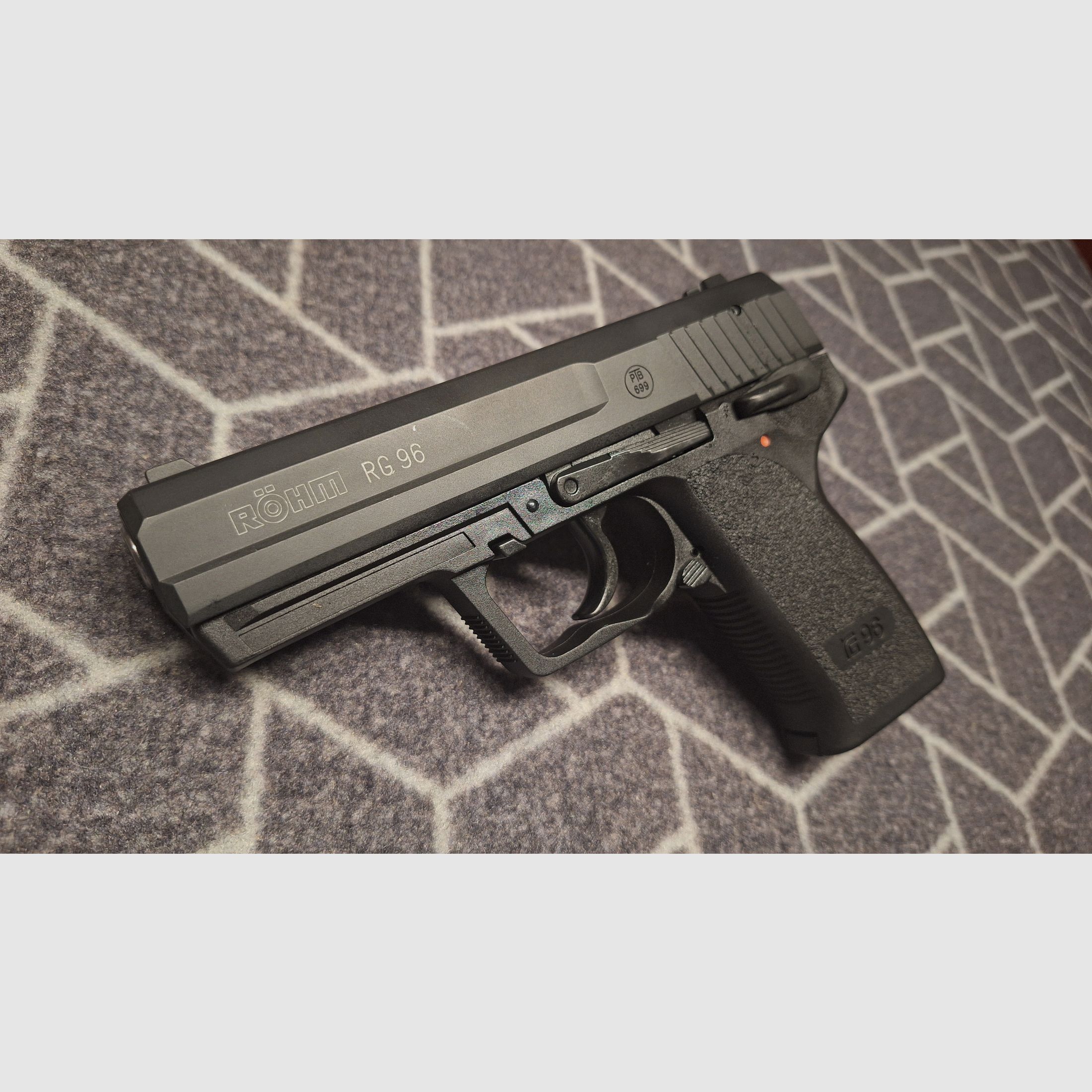 Röhm RG 96 Schreckschuss Pistole brüniert