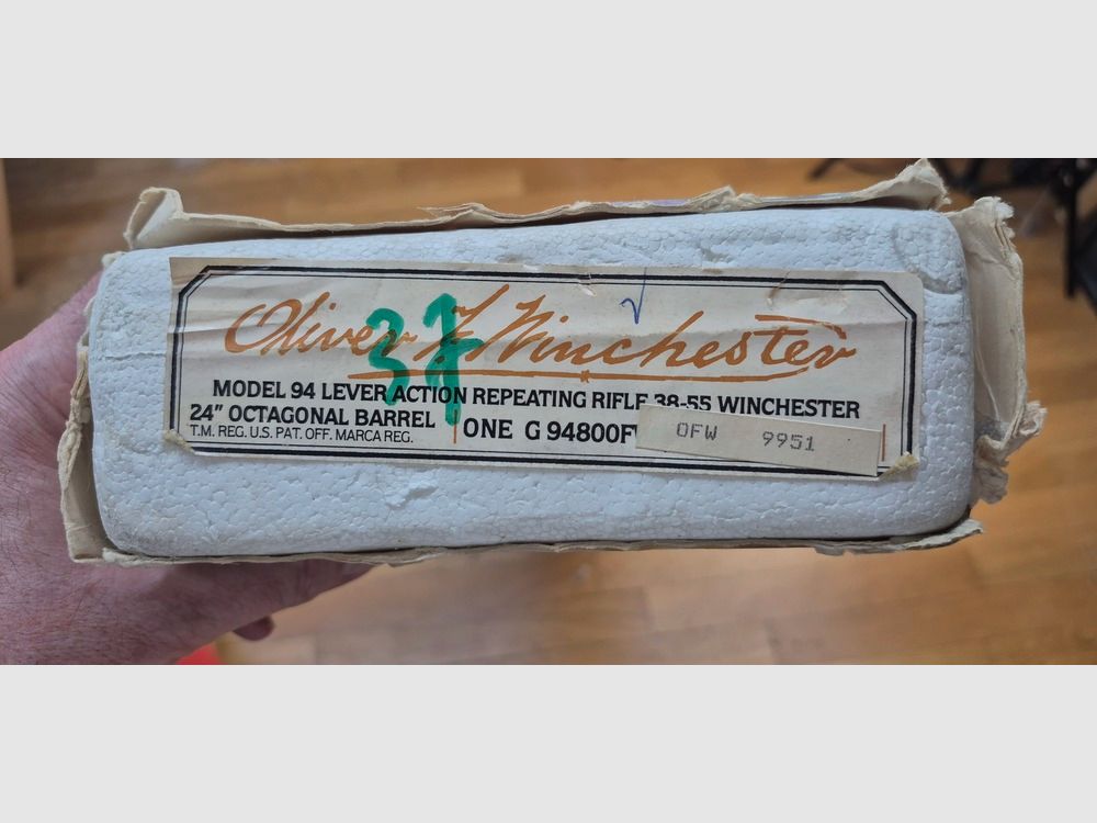 Winchester commemorative « Oliver F. Winchester » OFW 1894 – 19,999 pcs. – Superb checkering – 38-55Win – Never fired – Original box and empty ammunition box of the model – Condition TBE+++, image 41 of 41