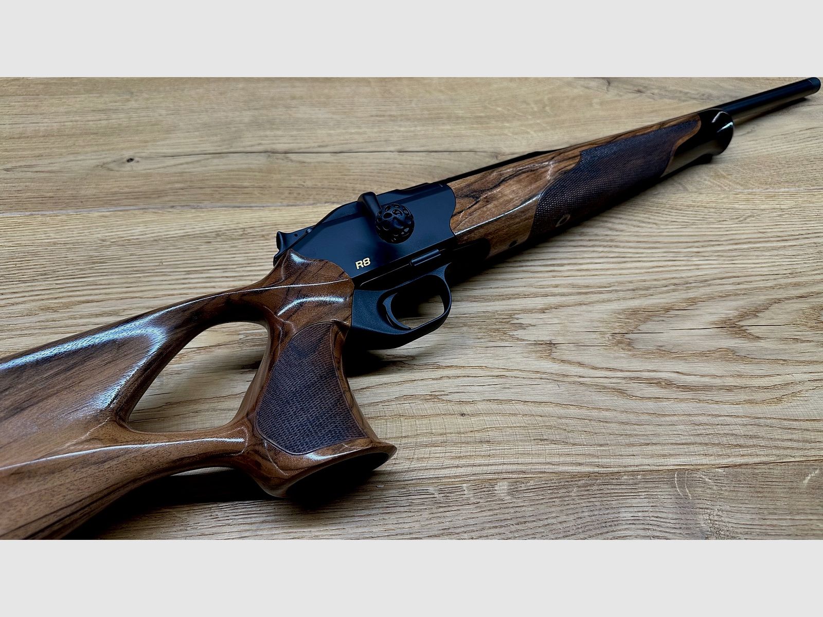 Blaser R8 Success / HK 4 / Lochschaft / gekürzter Lauf / M15x1 / Kaliber nach Wahl / AH Kammergriffkugel