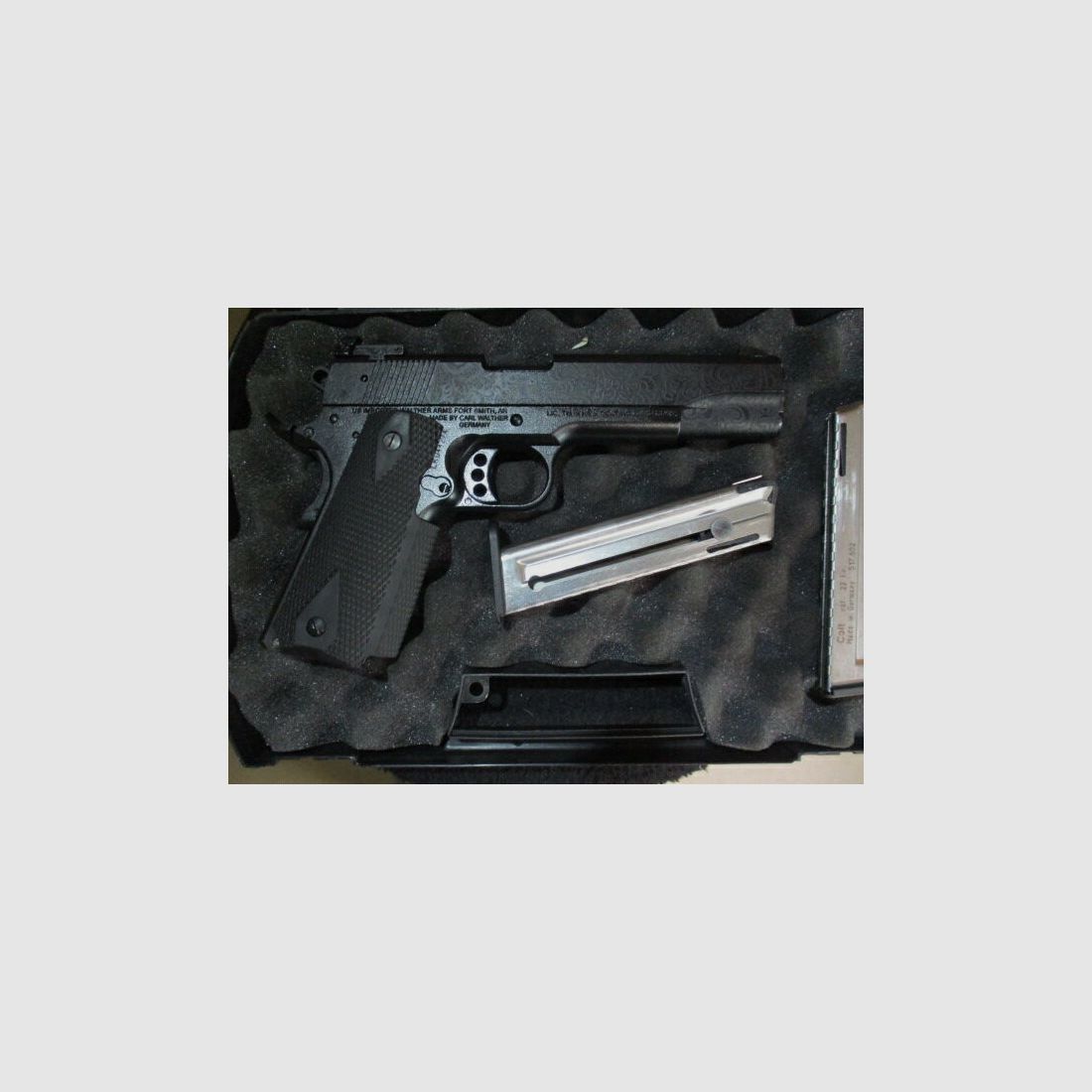 Pistola Colt .22 lr -Hecha por Walther- con cargador de repuesto 1911