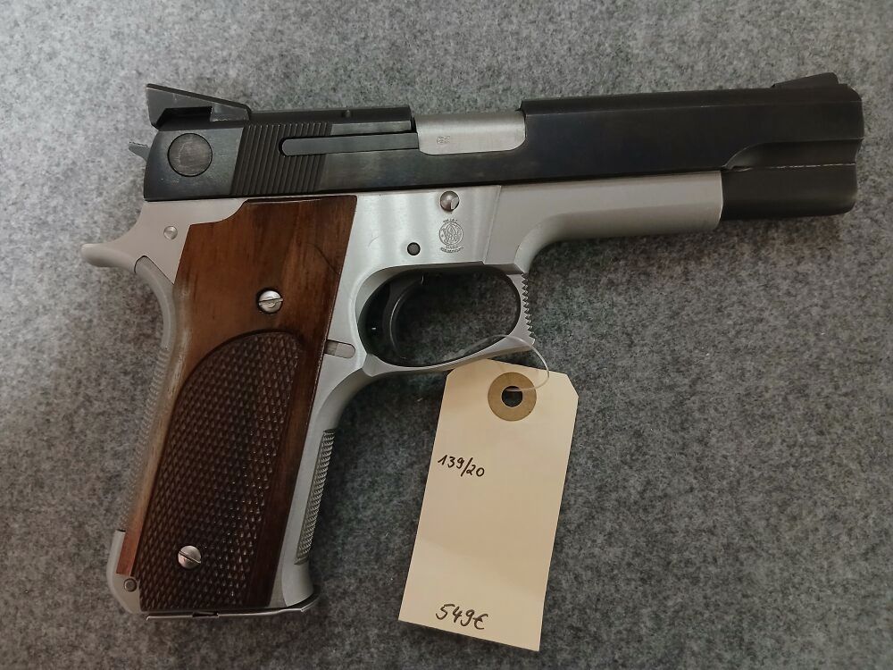 Smith & Wesson 745