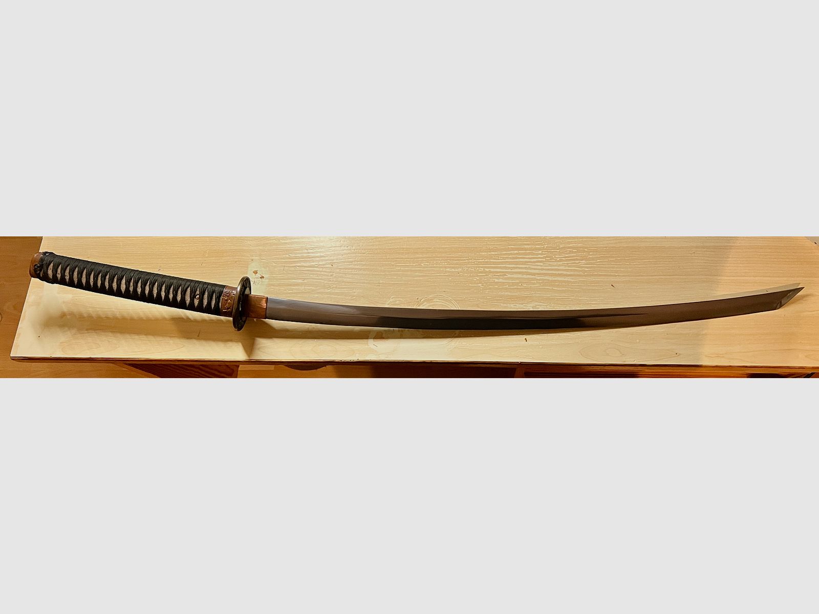 Authentisches japanisches Offizierskatana (Shin-guntō Typ 98) aus dem Zweiten Weltkrieg mit signierter Kanemune-Klinge.