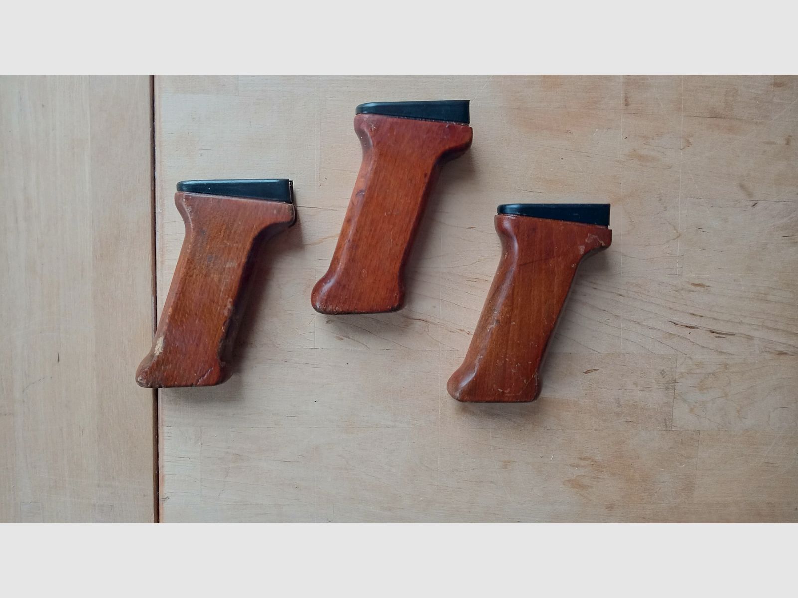 Originele Hongaarse AMD-63 pistoolgrepen van beukenhout // AMD 65 AKM grip beukenhout