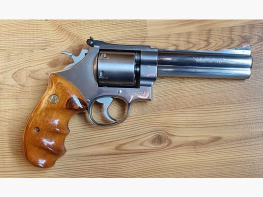 Revolver Smith & Wesson Mod.627-0 modello del 1989 cal. .357Magnum 5,5" canna