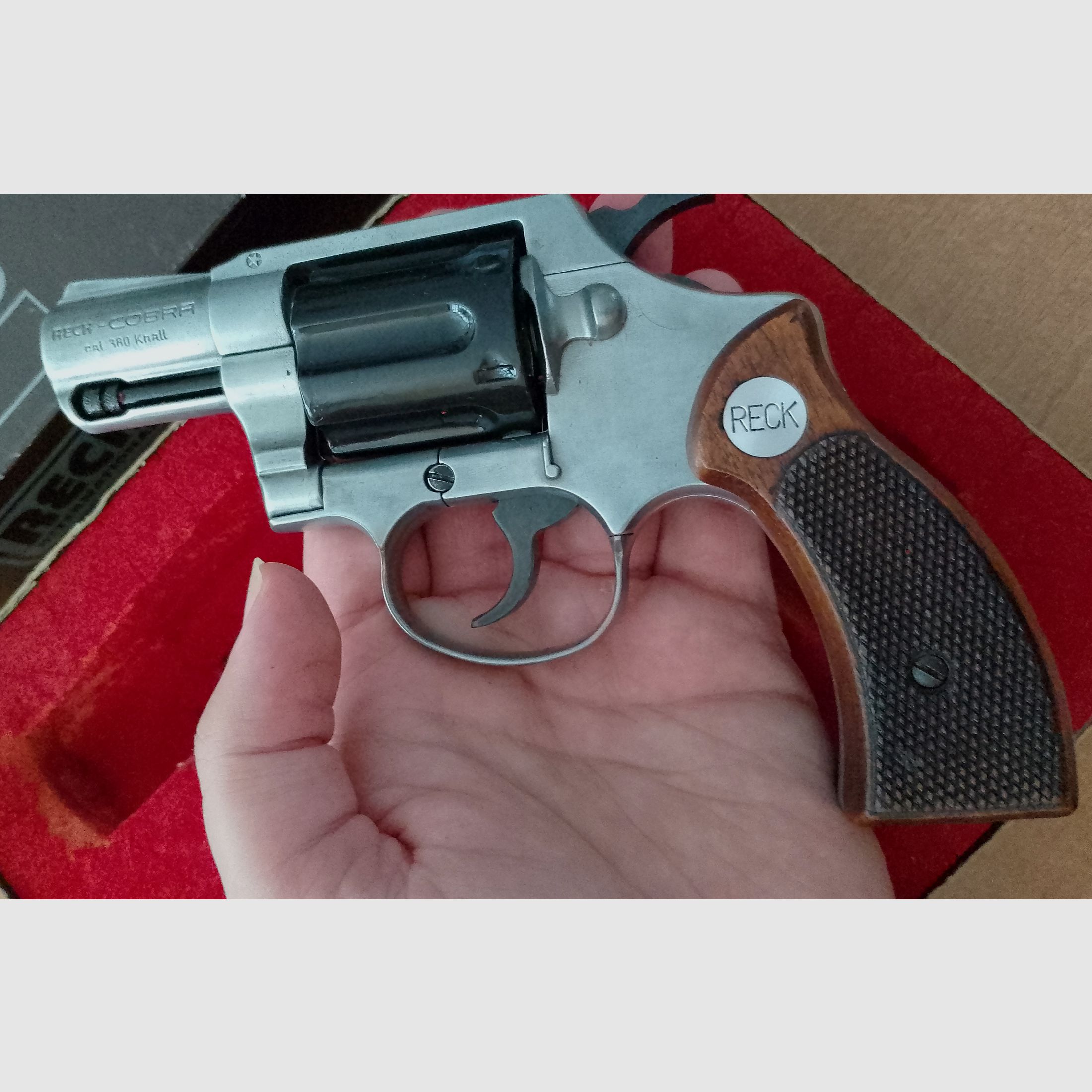Reck Cobra im Kaliber .380 Knall bzw. 9 mm R.Knall mit Verpackung!