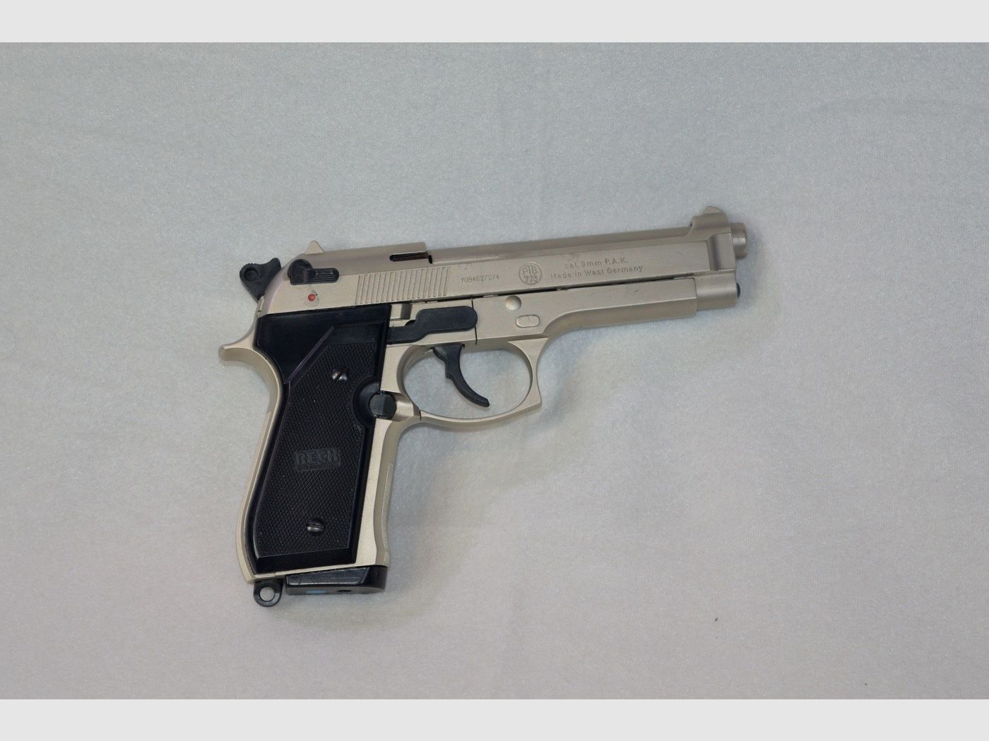 Top-Pakket! Reck Miami Mod. 92 F verchroomd, Cal. 9 mm P.A.K. + takt. Holster + 2. Magazin