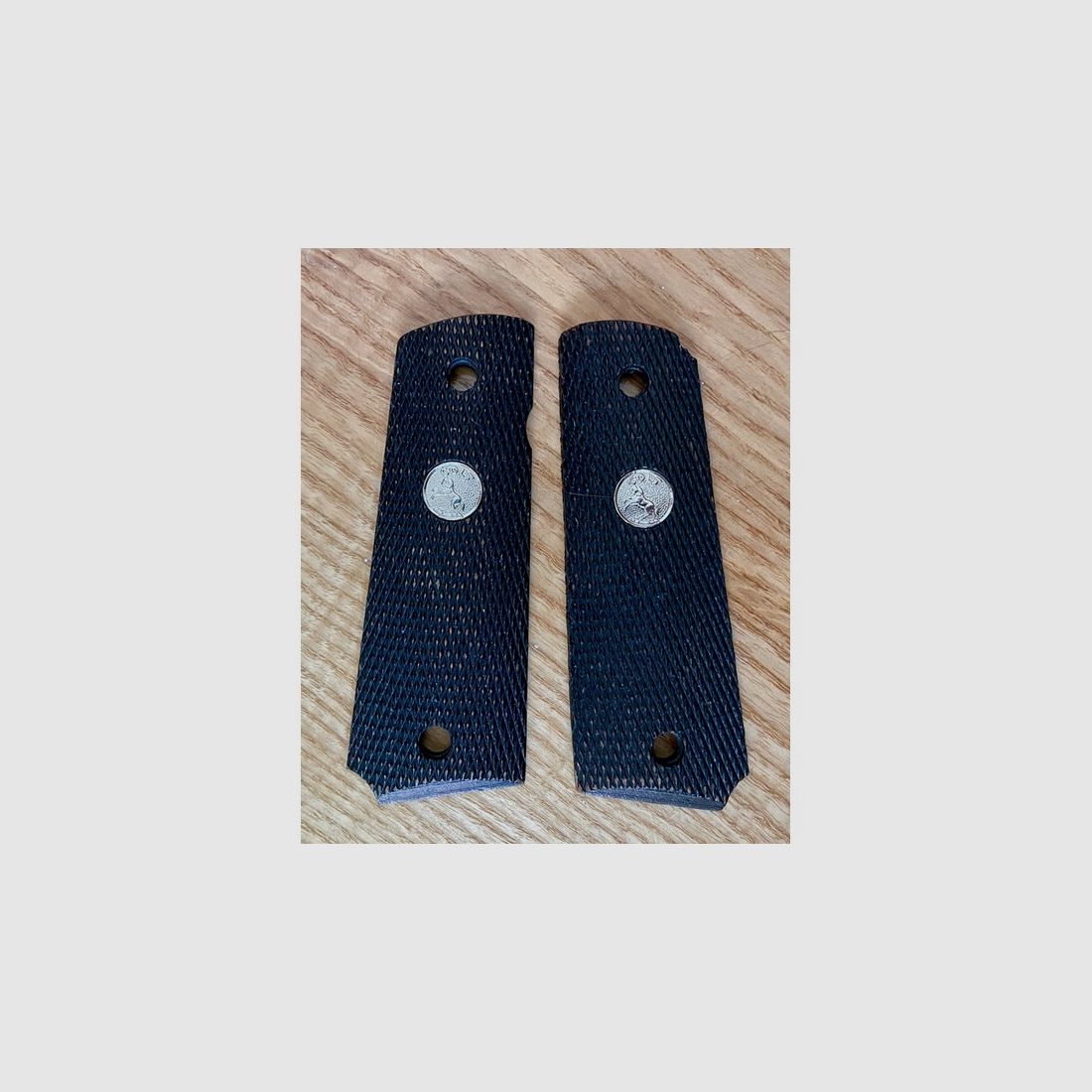 Original Colt 1911 Griffschalen aus Holz in schwarz