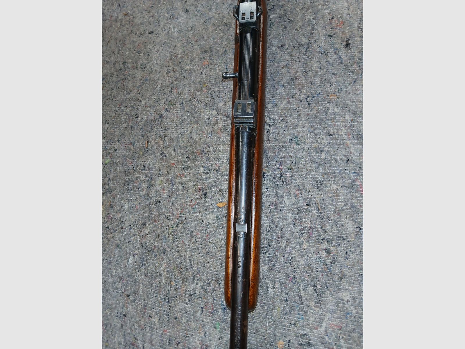 Klein kalibergeweer Remington 550-1 halfautomaat kal .22 long Rifle zelfladend