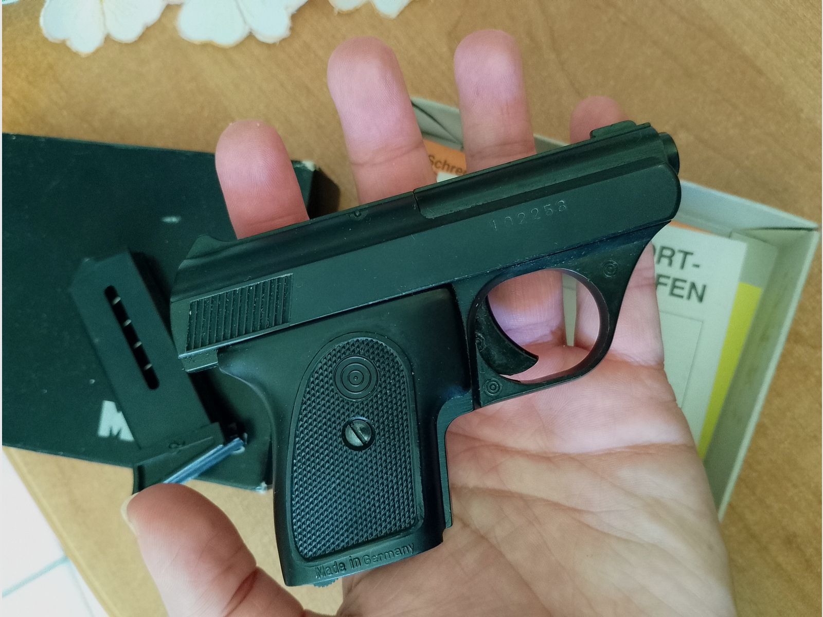 Seltene ME 8 Detective 8mm Knall im PTB 100/2 mit Verpackung!