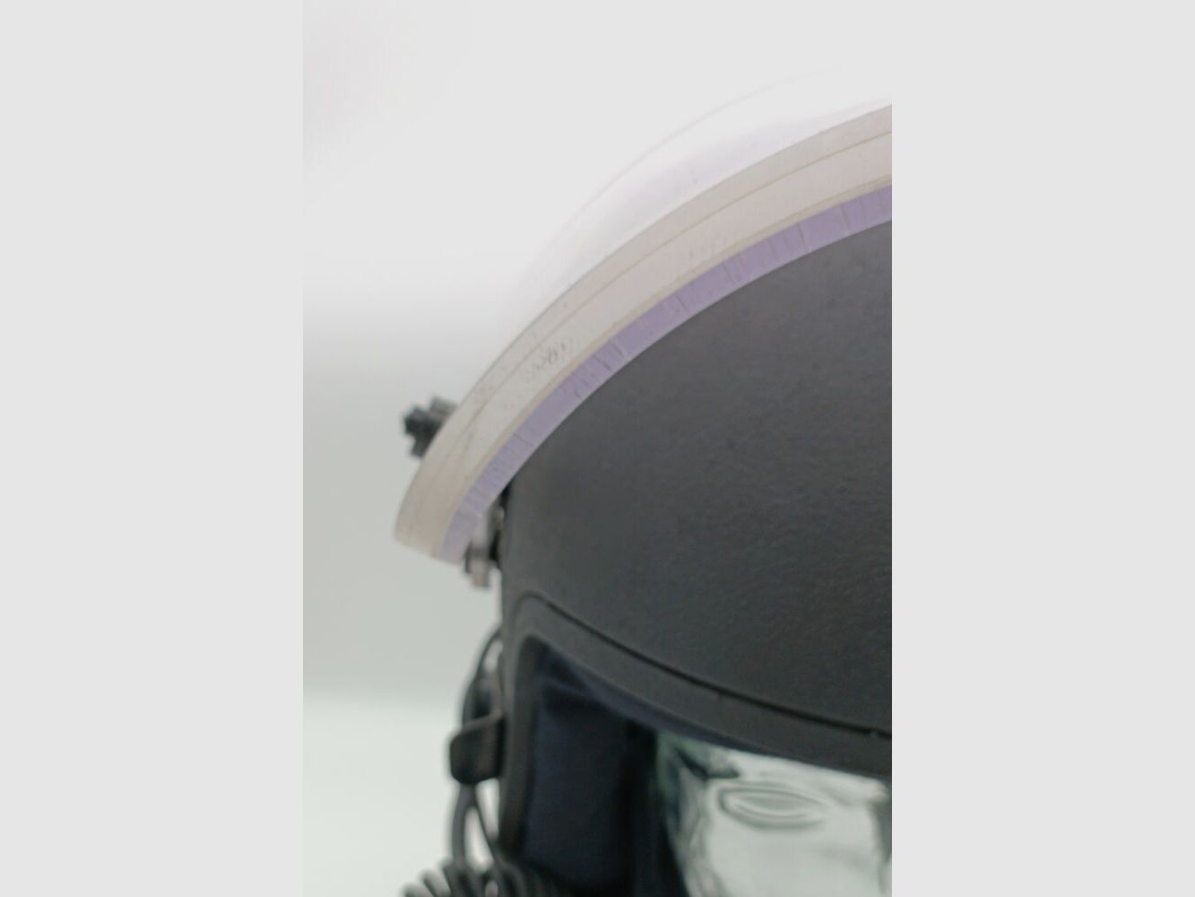 Schuberth P100 Polizeihelm aus Kevlar mit ballistischem Visier