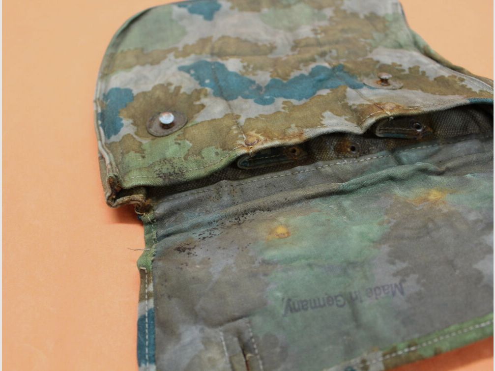 DDR NVA SURPLUS Kalashnikov AKM: Magazintasche NVA Blumentarn für 3 Stück 30-Schuss Magazine DDR MPi K/ AK47