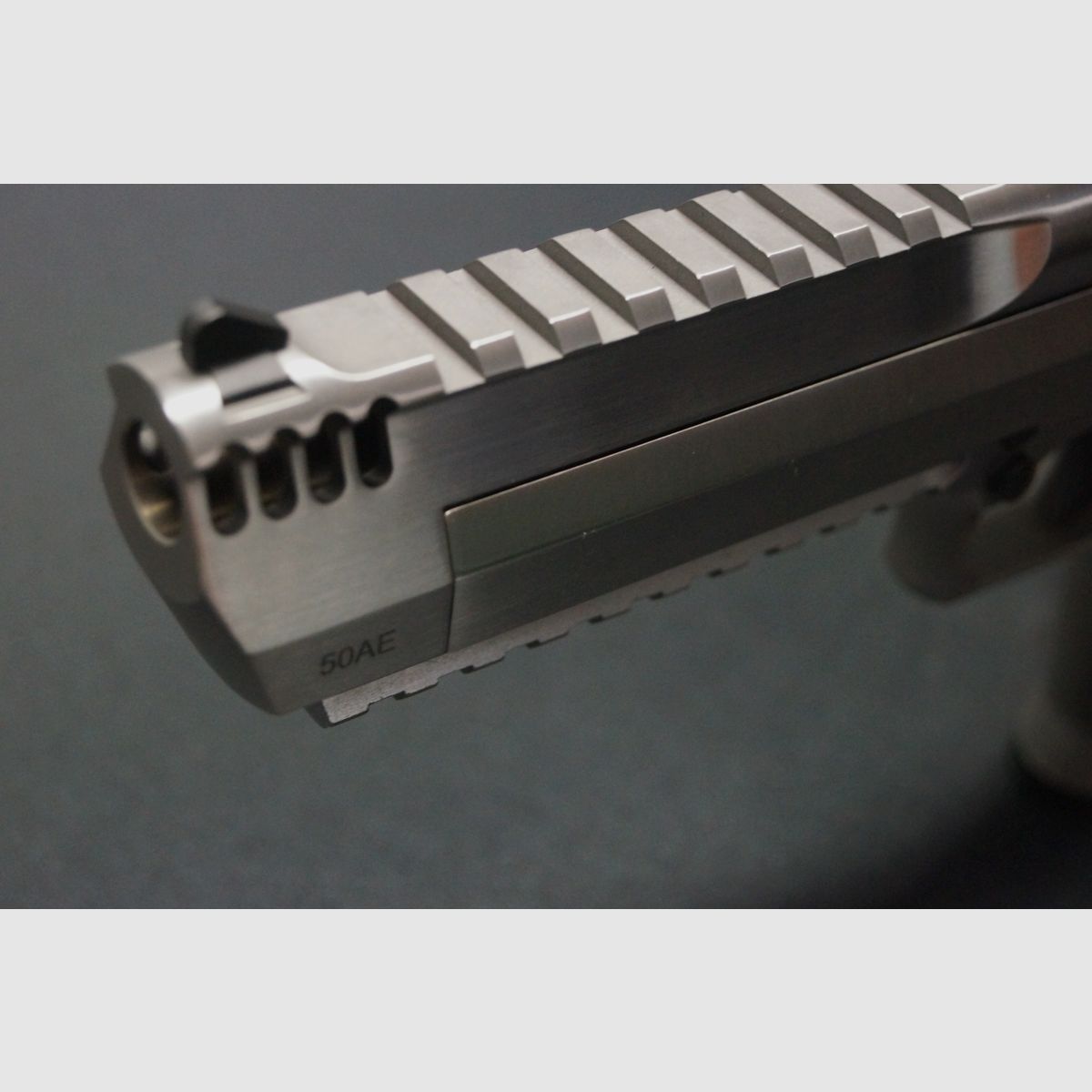 Magnum Research Desert Eagle .50 AE, Bild 5 von 7