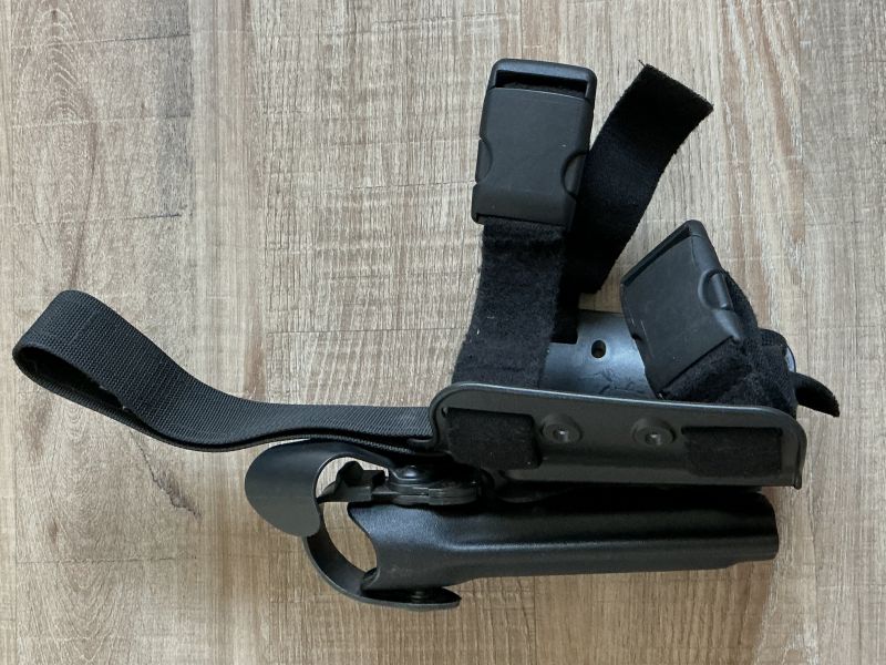 Safariland Oberschenkel-Holster Glock 17 und Lichtmodulaufnahme