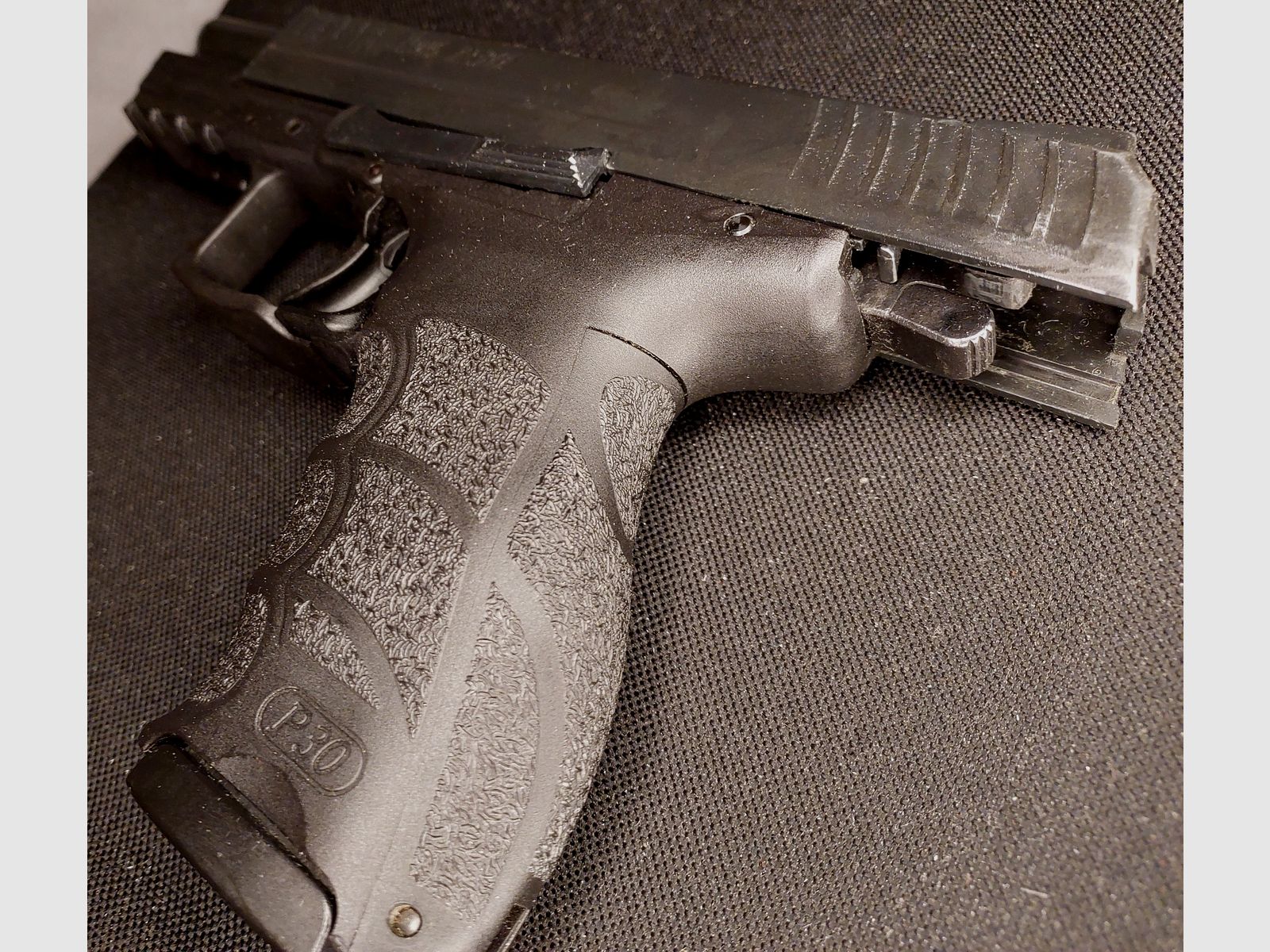 Heckler & Koch P30 9 mm P.A.K. brüniert (PTB 912) HK P 30 mit Safariland 7378 (7TS-ALS) Paddleholster 295 