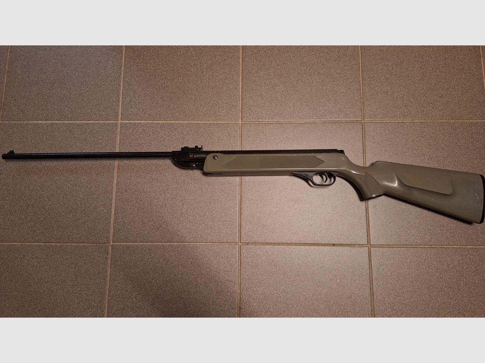 Rifle de aire Modelo 304 Haenel Suhl Original DDR con cañón largo de 49cm!