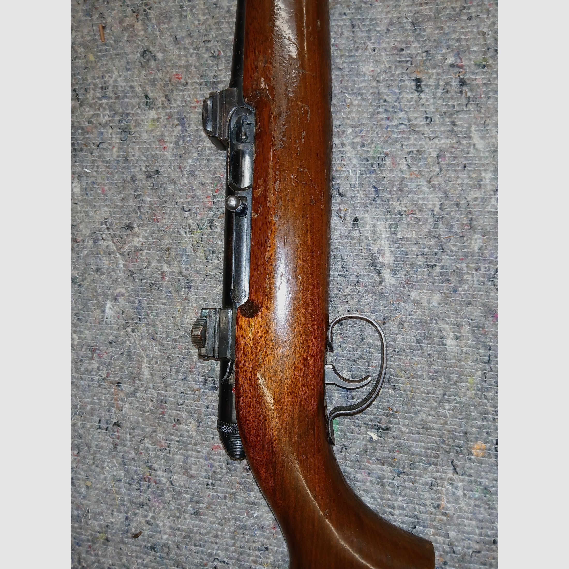 Klein kalibergeweer Remington 550-1 halfautomaat kal .22 long Rifle zelfladend