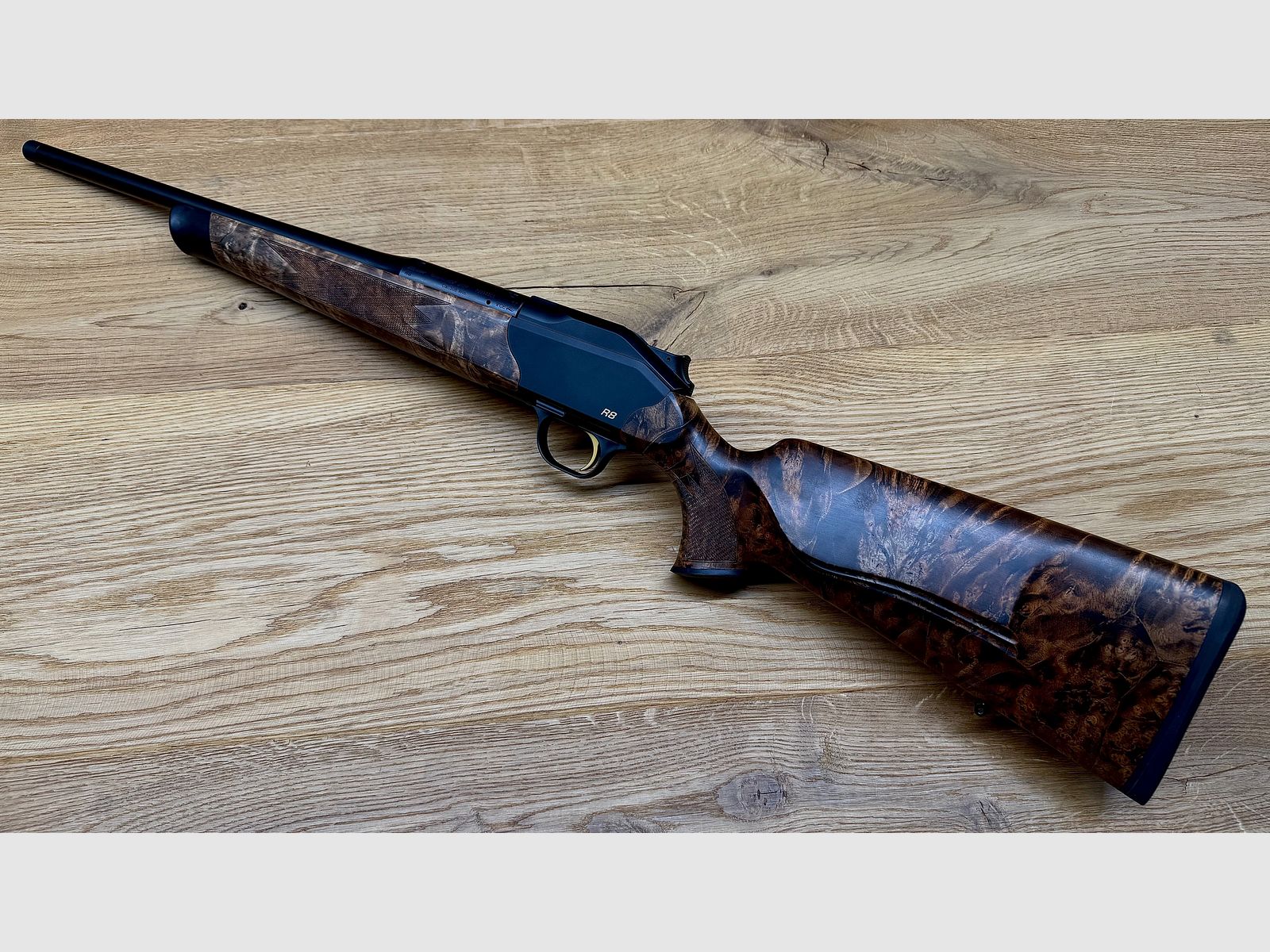 Blaser R8 Custom Schaftholz HK 9-10 / mit vielen Goldelementen / Standardkaliber nach Wahl / TRAUMWAFFE