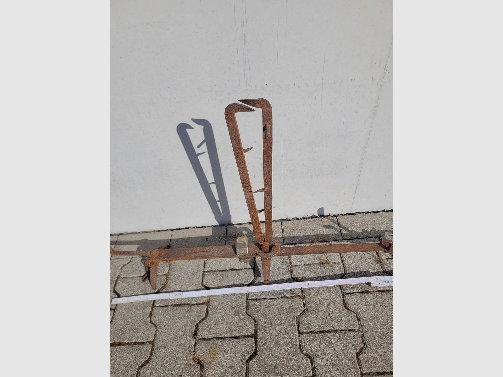 Vangijzeren decoratie berenval 95cm, zeldzame vorm, afbeelding 1 van 6