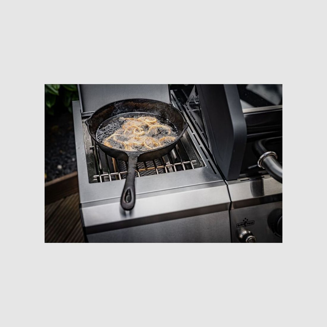 Grillfürst Gasgrill G310G mit Guseisen Rosten