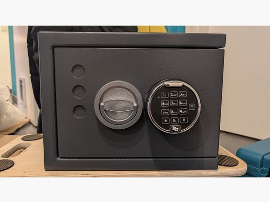 Short gun cabinet KWT 800 Grade 0 with combination lock from Eisenbach LIKE NEW!!!