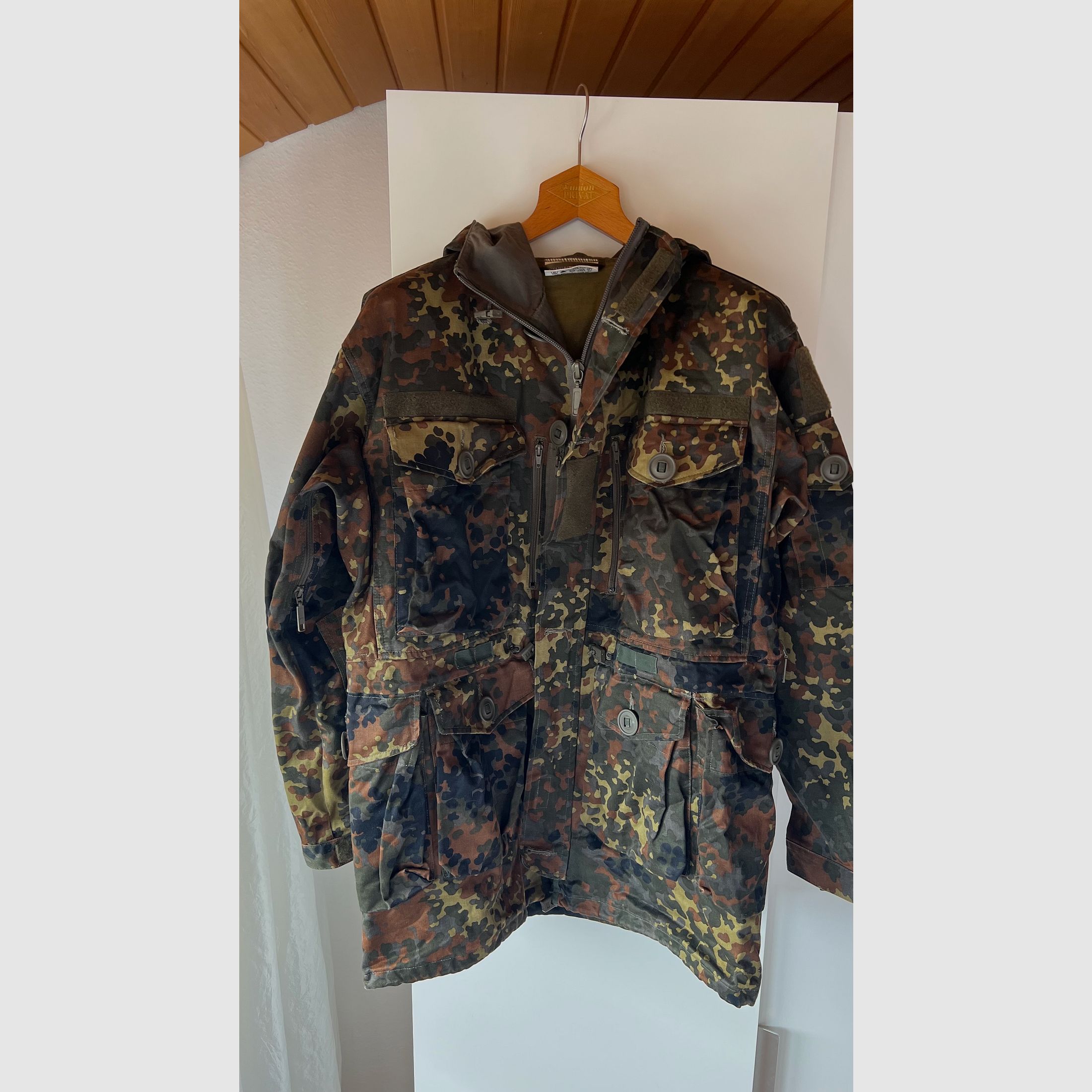 Tactical combat jacket by Leo Köhler