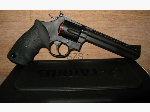 Taurus 689