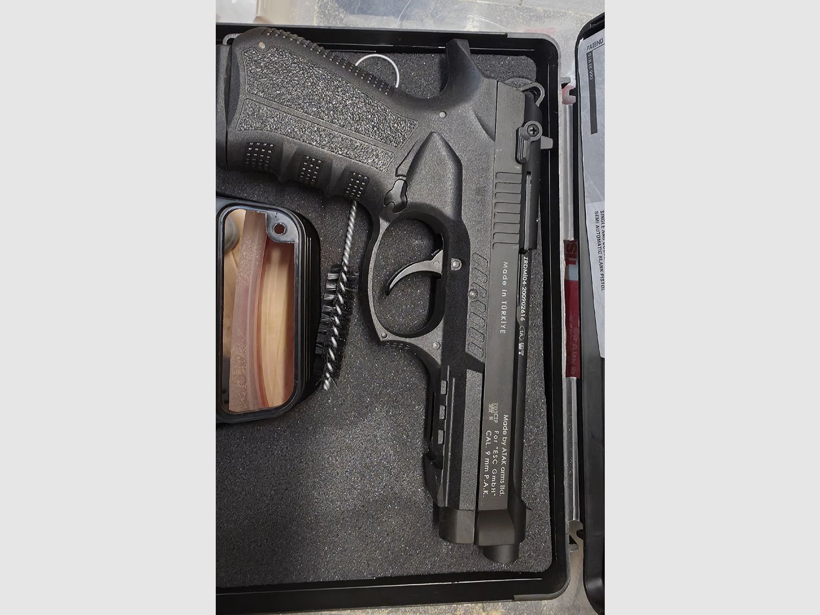 Zoraki 918 mit 3 Magazinen (25er) und Umarex Abschussbecher